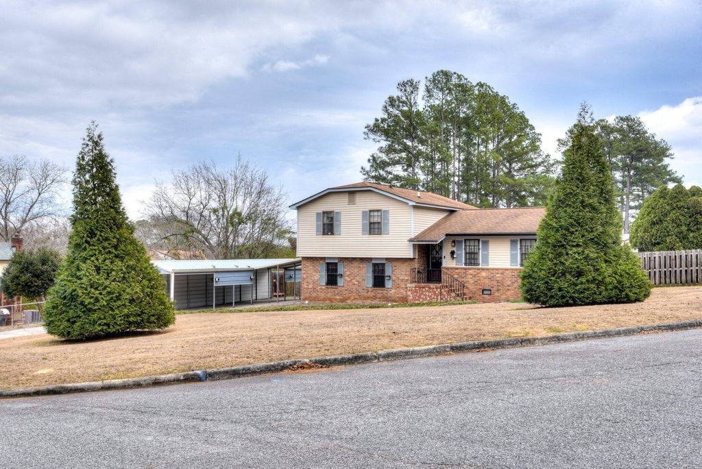 Photo of 2104 Oakleaf Way, Augusta, GA 30906 (MLS # 552120)