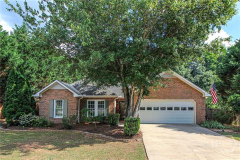 Homes For Sale - 105 Meadow Creek Drive<br/> Clarke County, Athens, GA 30605