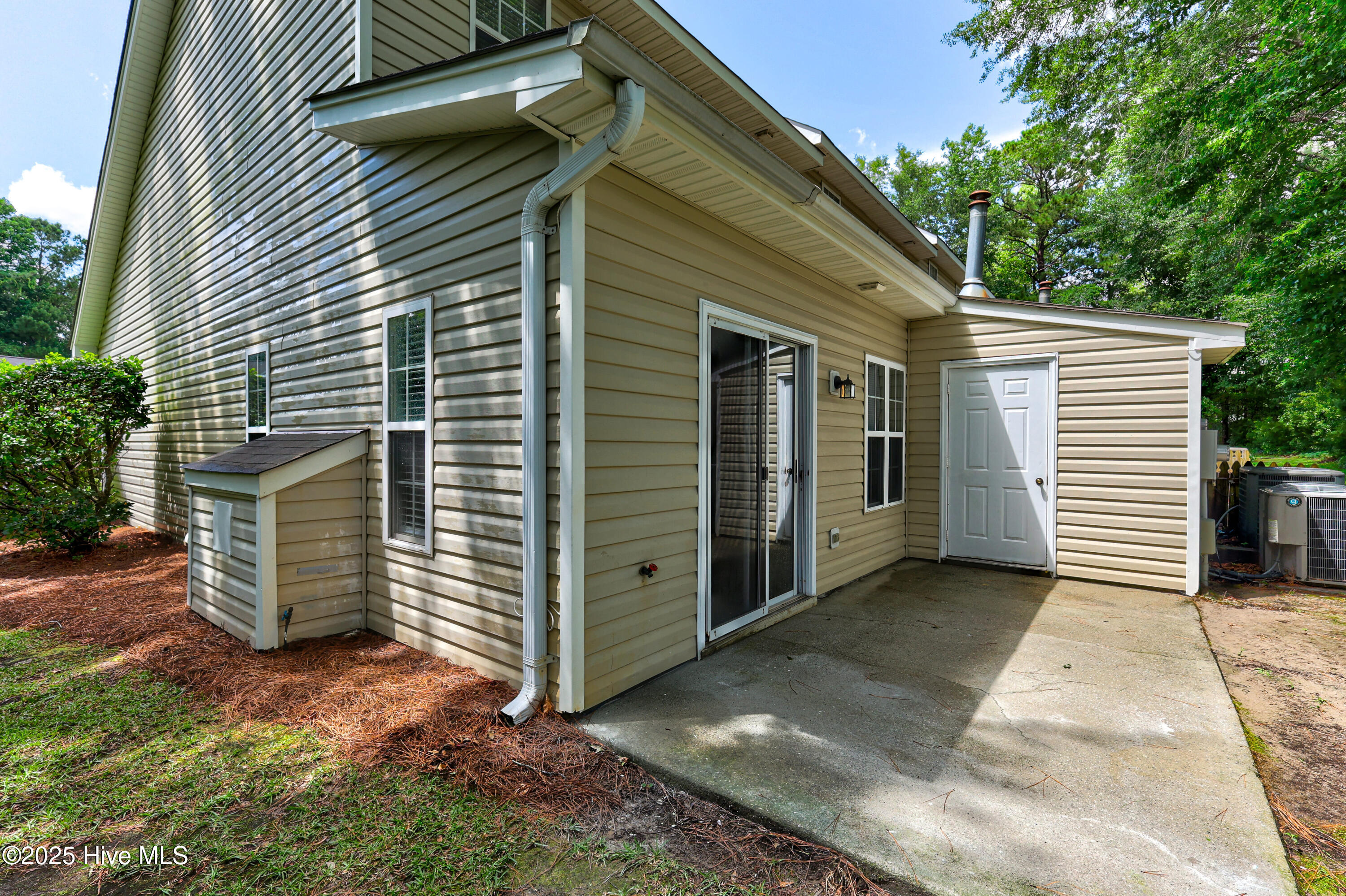 Wilmington, North Carolina 28405, United States, 3 Bedrooms Bedrooms, ,2 BathroomsBathrooms,Residential,Pending,255988