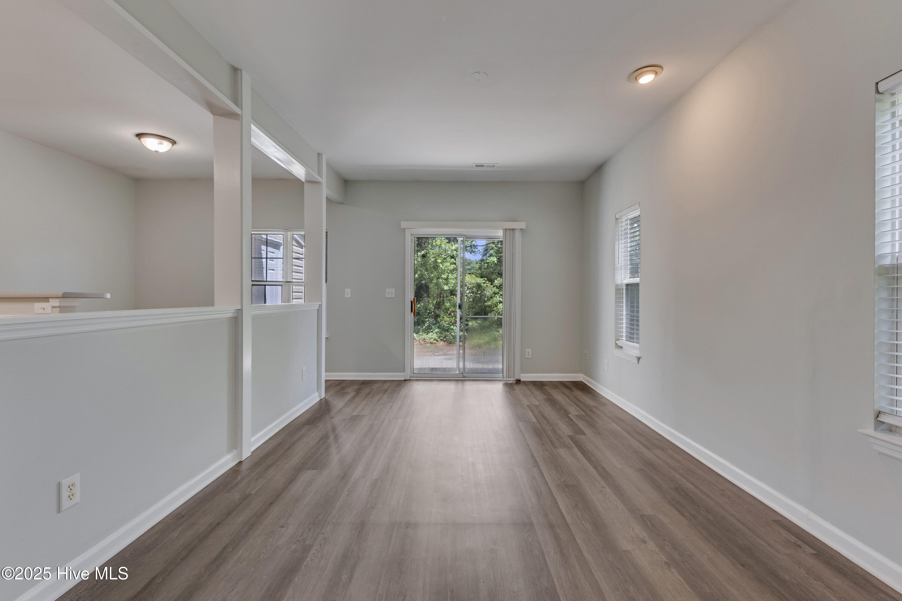 Wilmington, North Carolina 28405, United States, 3 Bedrooms Bedrooms, ,2 BathroomsBathrooms,Residential,Pending,255988