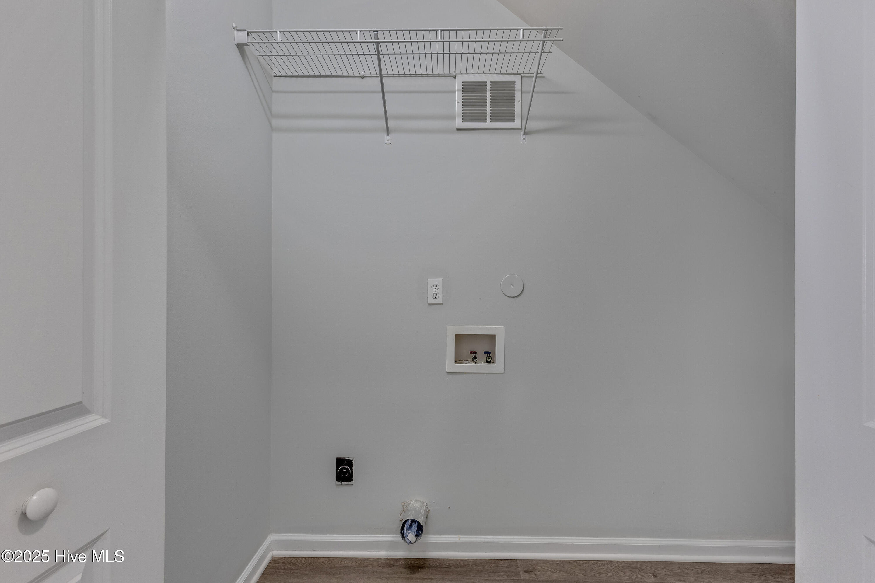 Wilmington, North Carolina 28405, United States, 3 Bedrooms Bedrooms, ,2 BathroomsBathrooms,Residential,Pending,255988