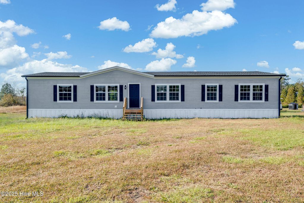 Photo of 124 Fieldcrest Lane, Beulaville, NC 28518 (MLS # 100539465)