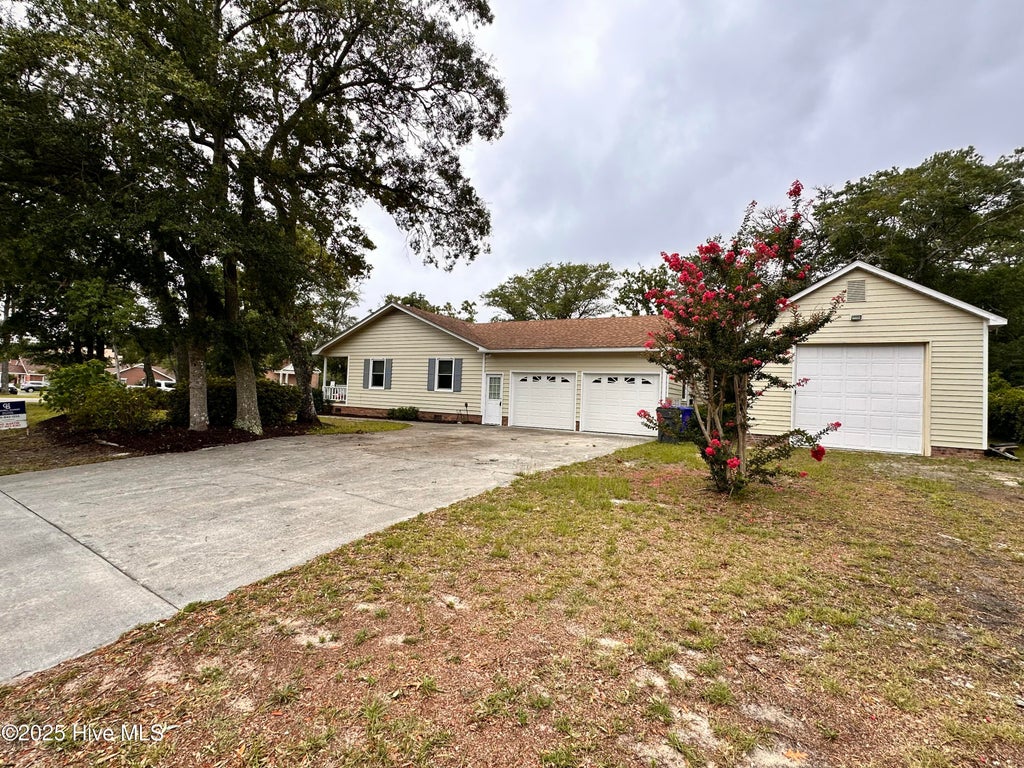 Photo of 1506 E Oak Island Drive, Oak Island, NC 28465 (MLS # 100590127)