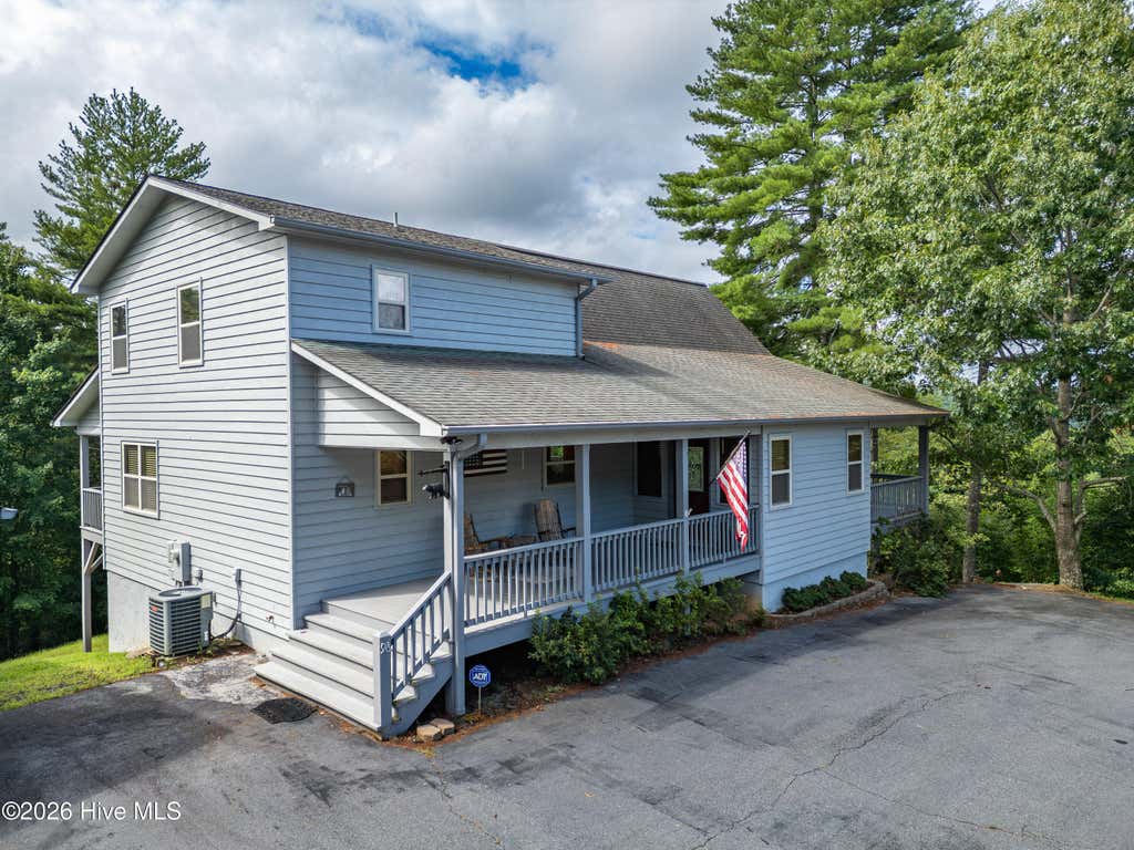 Photo of 98 Dunrunnin Pointe PT, Murphy, NC 28906 (MLS # 100593826)