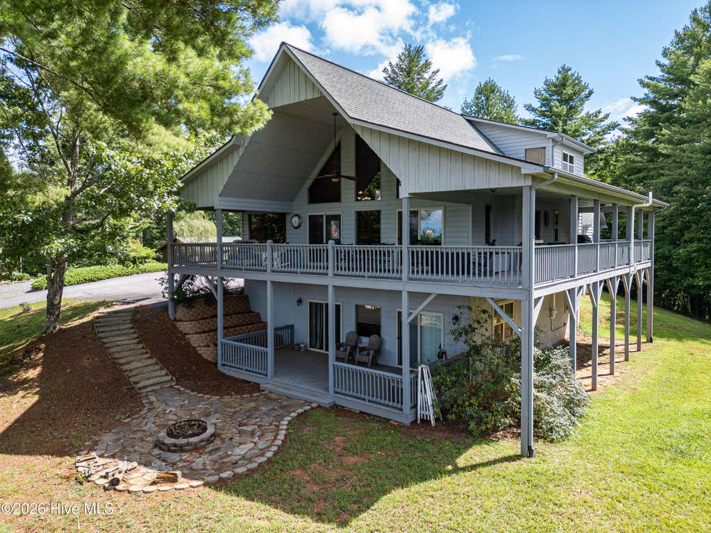 Photo of 98 Dunrunnin Pointe PT, Murphy, NC 28906 (MLS # 100593826)
