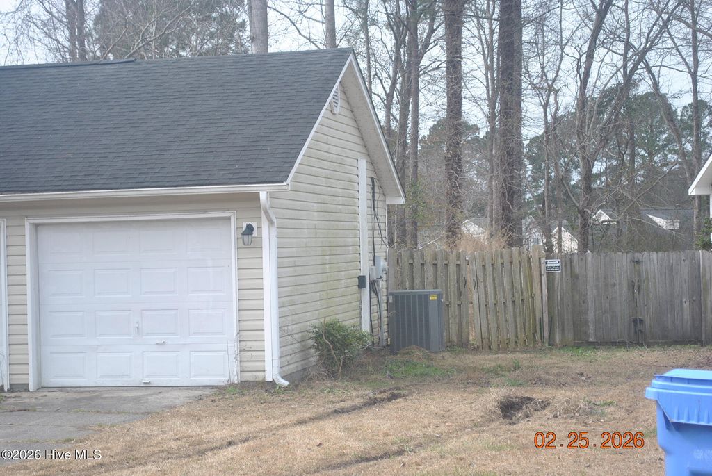 Photo of 207 Chaparral Trail, Jacksonville, NC 28546 (MLS # 100556604)