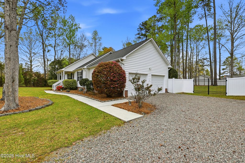 Photo of 326 Knollwood Drive, Hampstead, NC 28443 (MLS # 100562256)