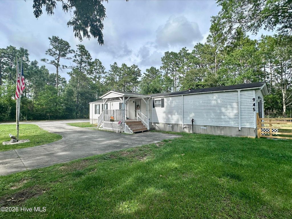 Photo of 945 Mirror Lake Drive, Southport, NC 28461 (MLS # 100577184)