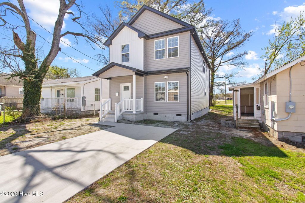 Photo of 305 W Cypress Street, Elizabeth City, NC 27909 (MLS # 100568828)