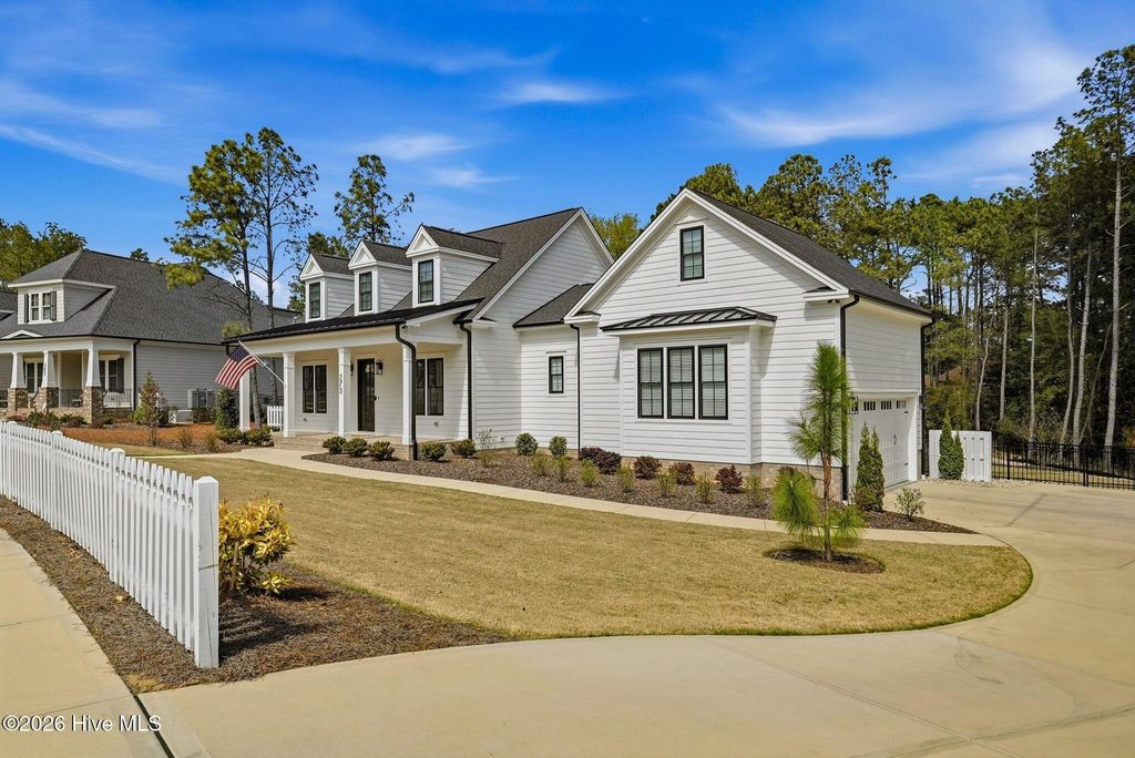 Photo of 275 Hollycrest Drive, Pinehurst, NC 28374 (MLS # 100564010)