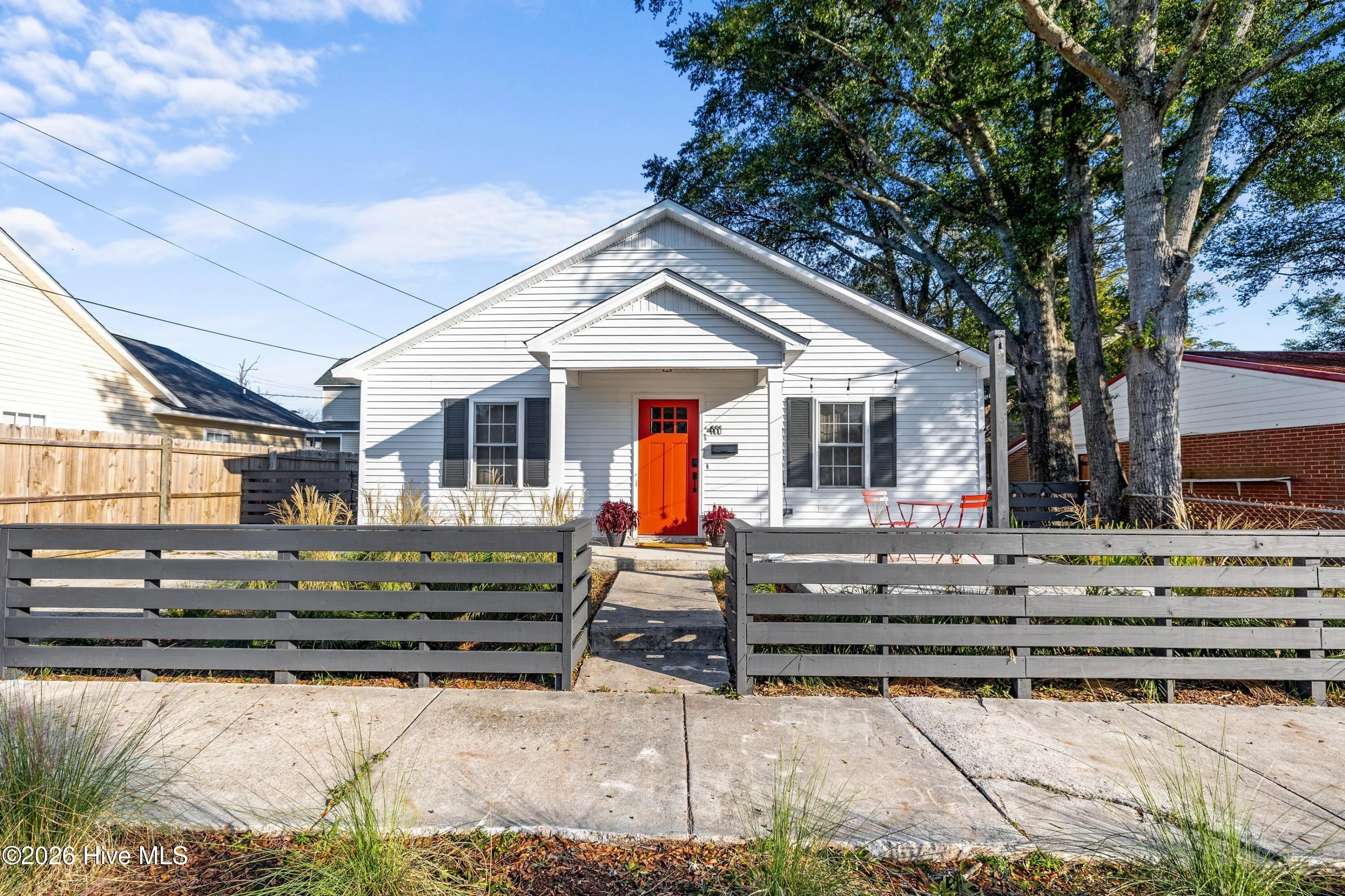 411 Swann Street