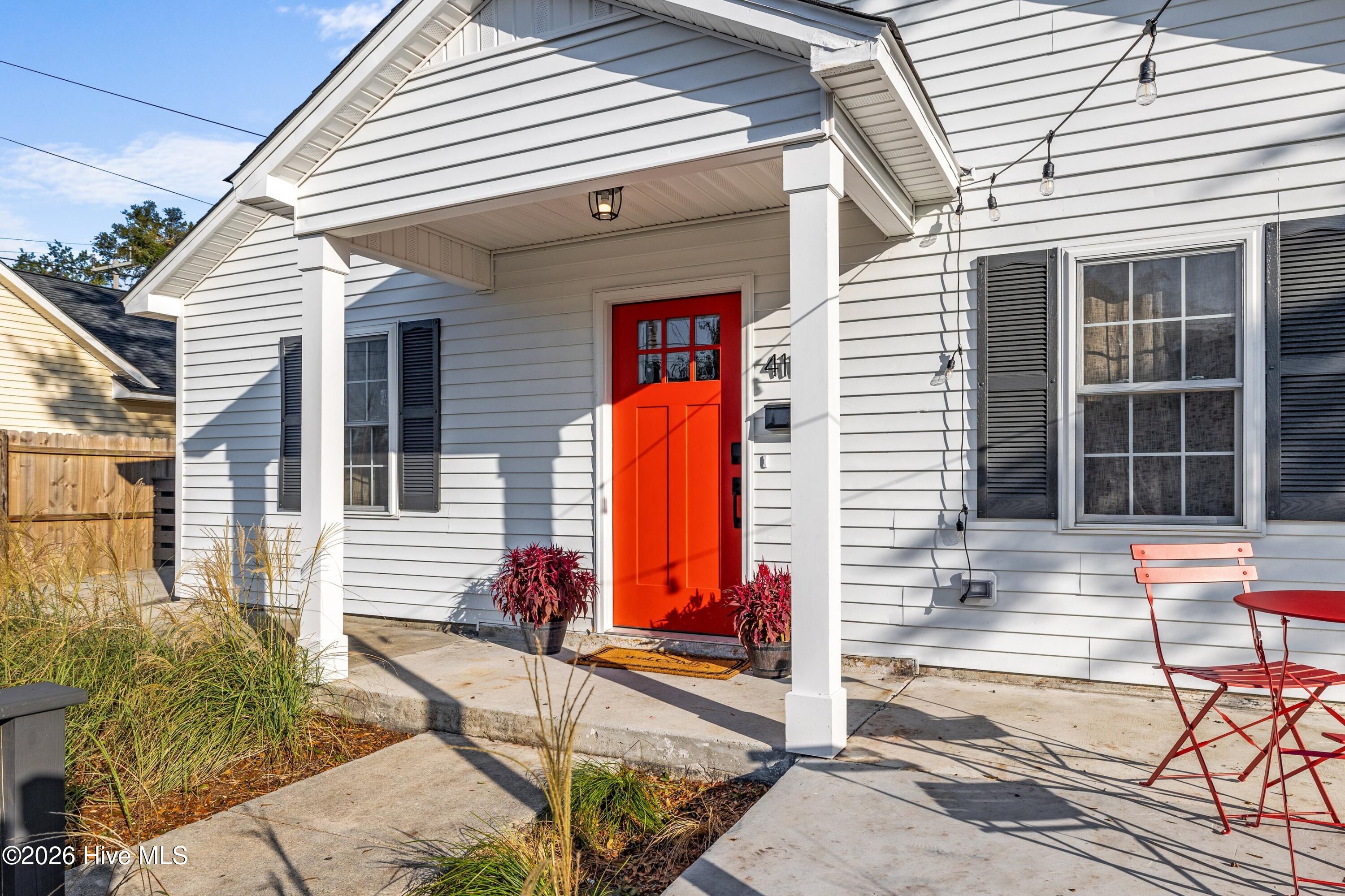 411 Swann Street