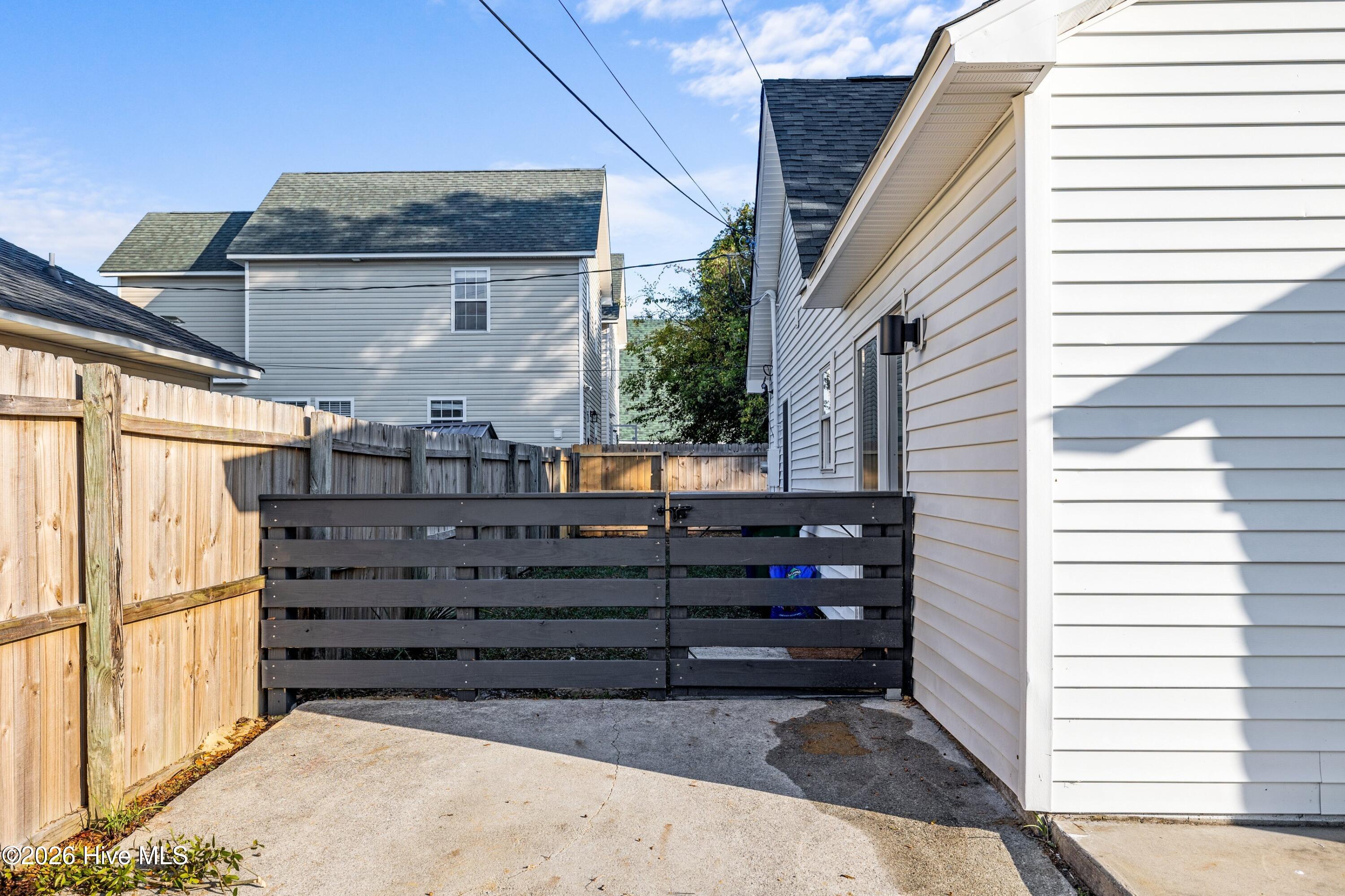 411 Swann Street
