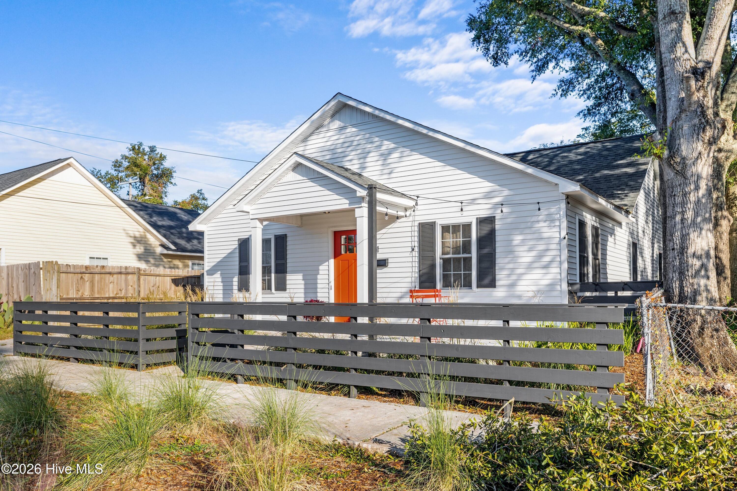 411 Swann Street
