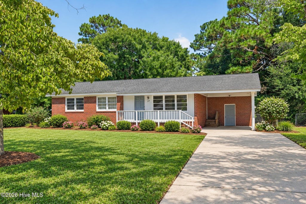 Photo of 233 Long Leaf Acres Drive, Wilmington, NC 28405 (MLS # 100597884)