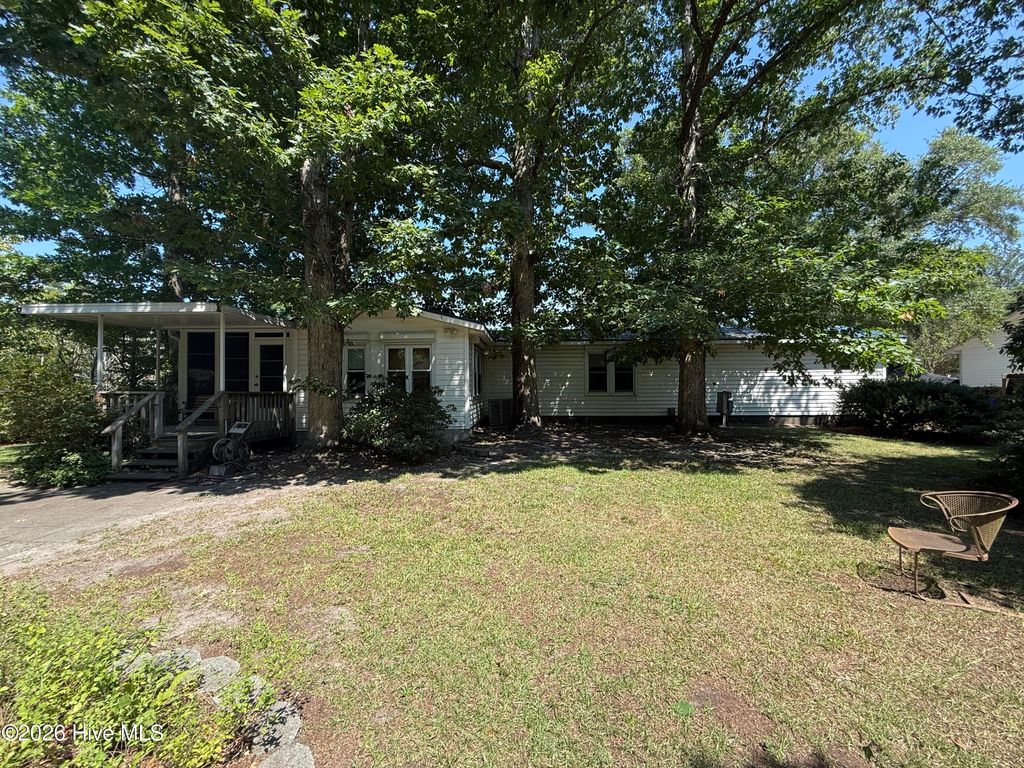 Photo of 114 Lejeune Road, Cape Carteret, NC 28584 (MLS # 100588127)