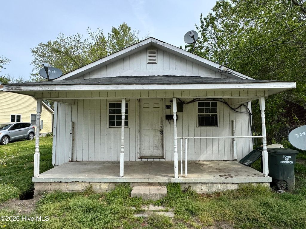 Photo of 207 E Peterson Street, Edenton, NC 27932 (MLS # 100565838)
