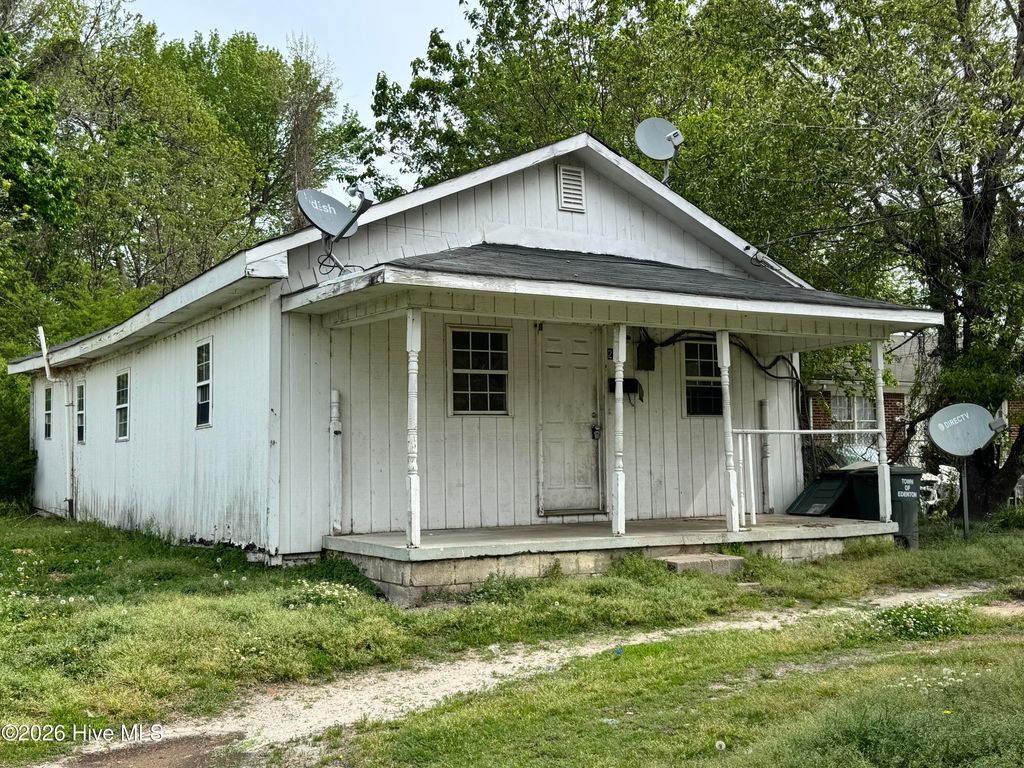 Photo of 207 E Peterson Street, Edenton, NC 27932 (MLS # 100565838)