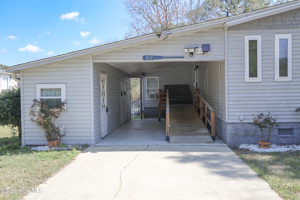 Photo of 719 Nautical Court, Hampstead, NC 28443 (MLS # 100563984)