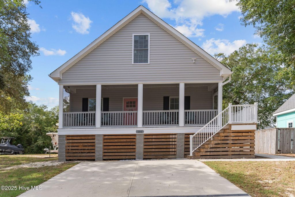 Photo of 101 SW 28th Street, Oak Island, NC 28465 (MLS # 100535377)