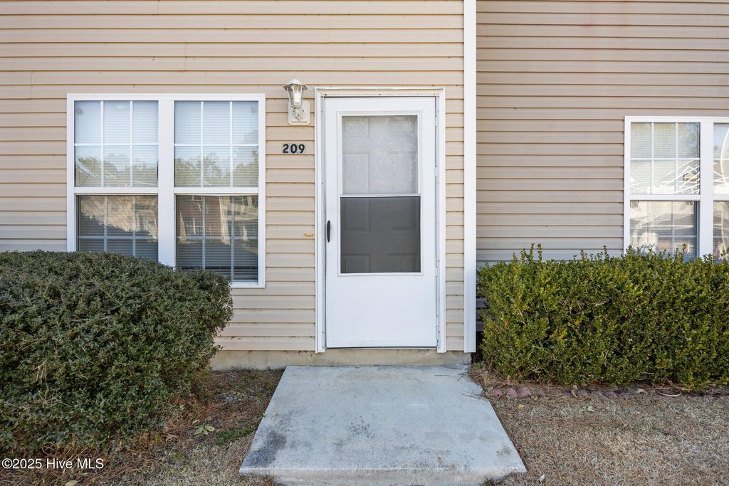 Photo of 209 Pinegrove Court, Jacksonville, NC 28546 (MLS # 100562012)