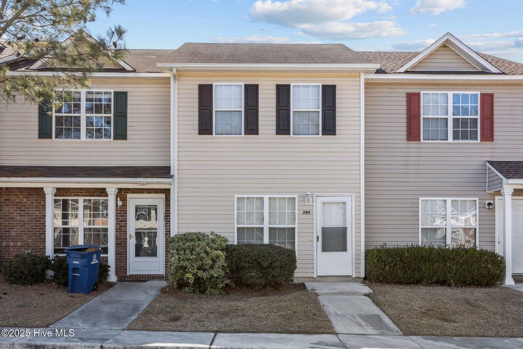 Photo of 209 Pinegrove Court, Jacksonville, NC 28546 (MLS # 100562012)