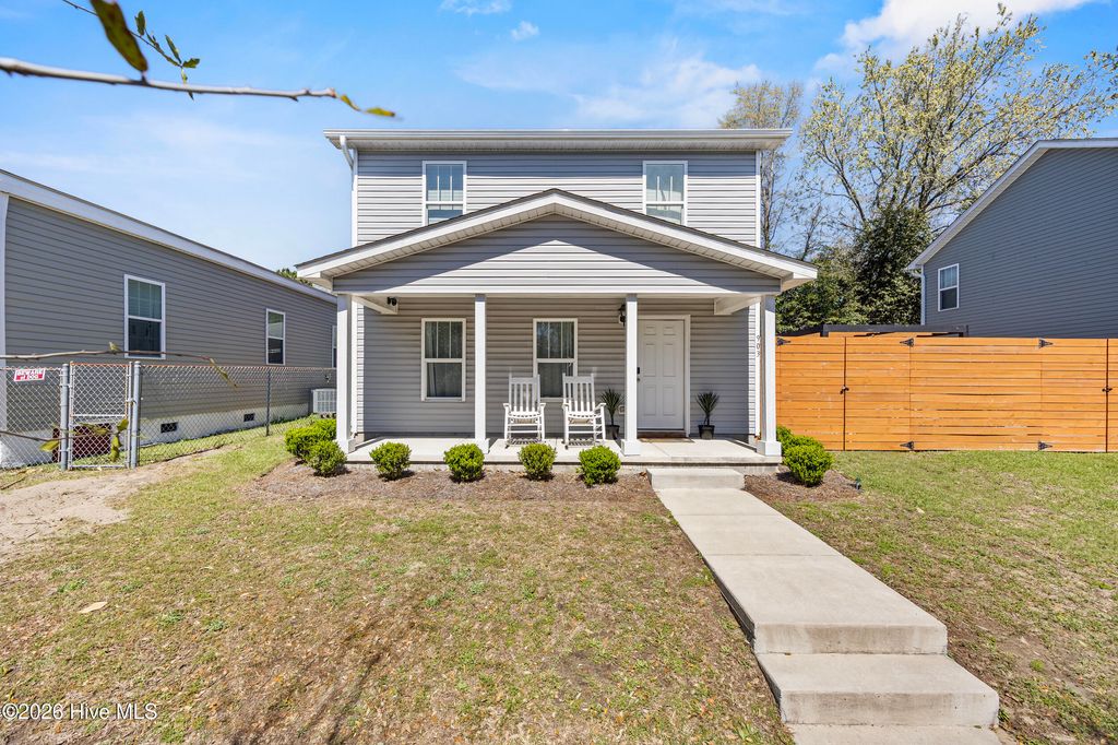 Photo of 903 Walnut Street, Wilmington, NC 28401 (MLS # 100563466)