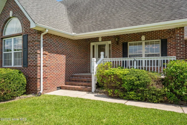 134 Soundside Estates Drive, photo 3 of 60