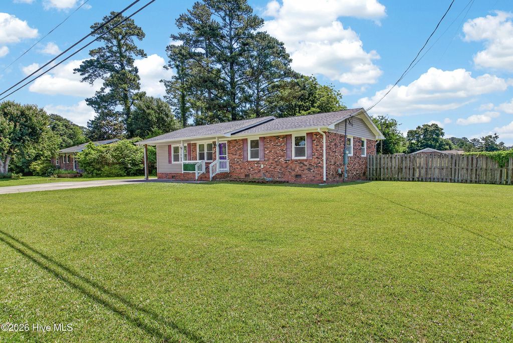 Photo of 8 Sheffield Road, Jacksonville, NC 28546 (MLS # 100571557)