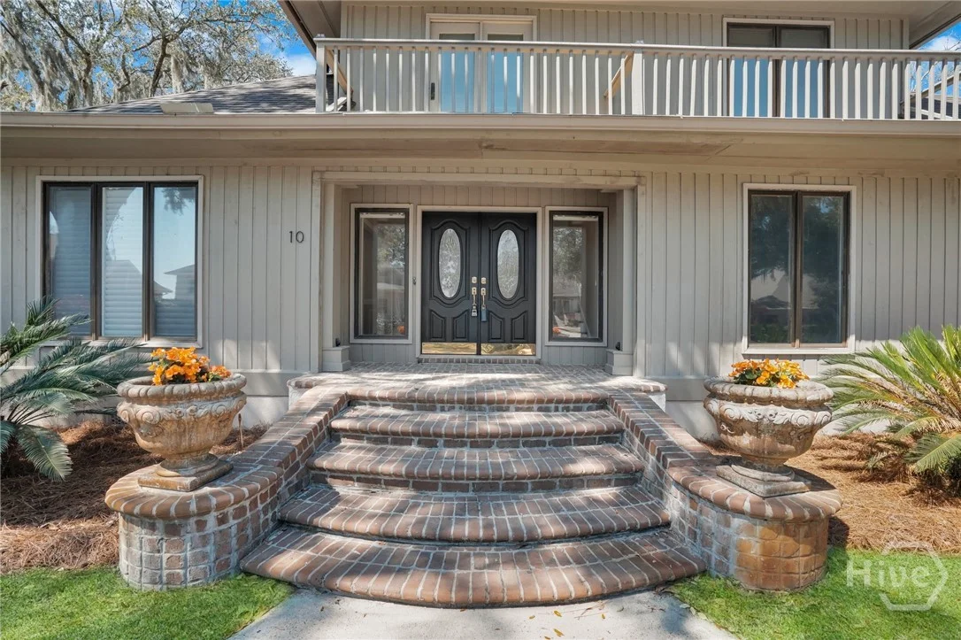 10 Cove Drive