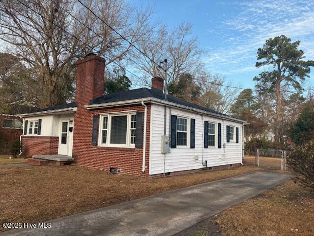 Photo of 601 Madison Avenue, Kinston, NC 28501 (MLS # 100548928)