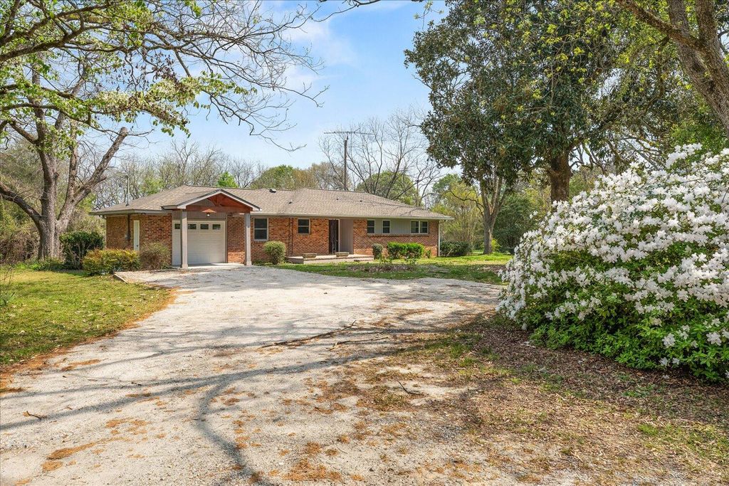 Photo of 240 SE Newton Place, Crawfordville, GA 30631 (MLS # 554160)