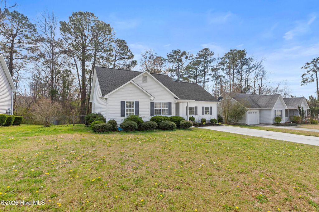 Photo of 423 Jasmine Lane, Jacksonville, NC 28546 (MLS # 100565637)