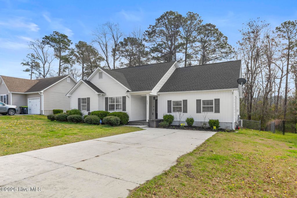 Photo of 423 Jasmine Lane, Jacksonville, NC 28546 (MLS # 100565637)