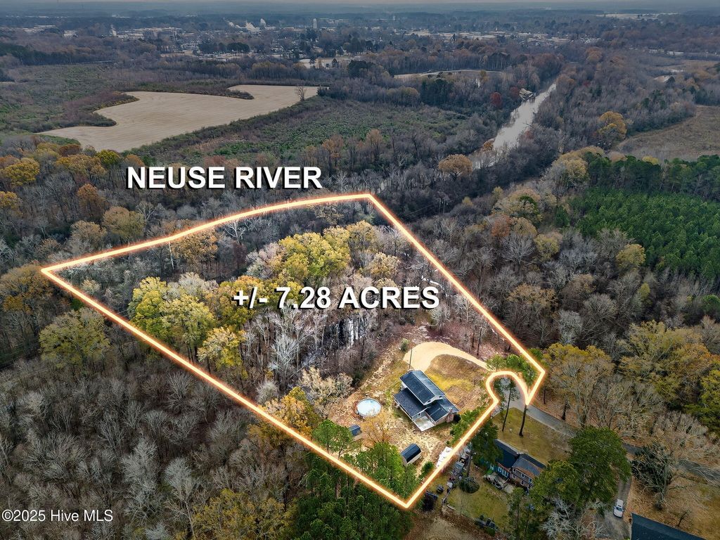 Photo of 133 Castle Drive, Smithfield, NC 27577 (MLS # 100544419)