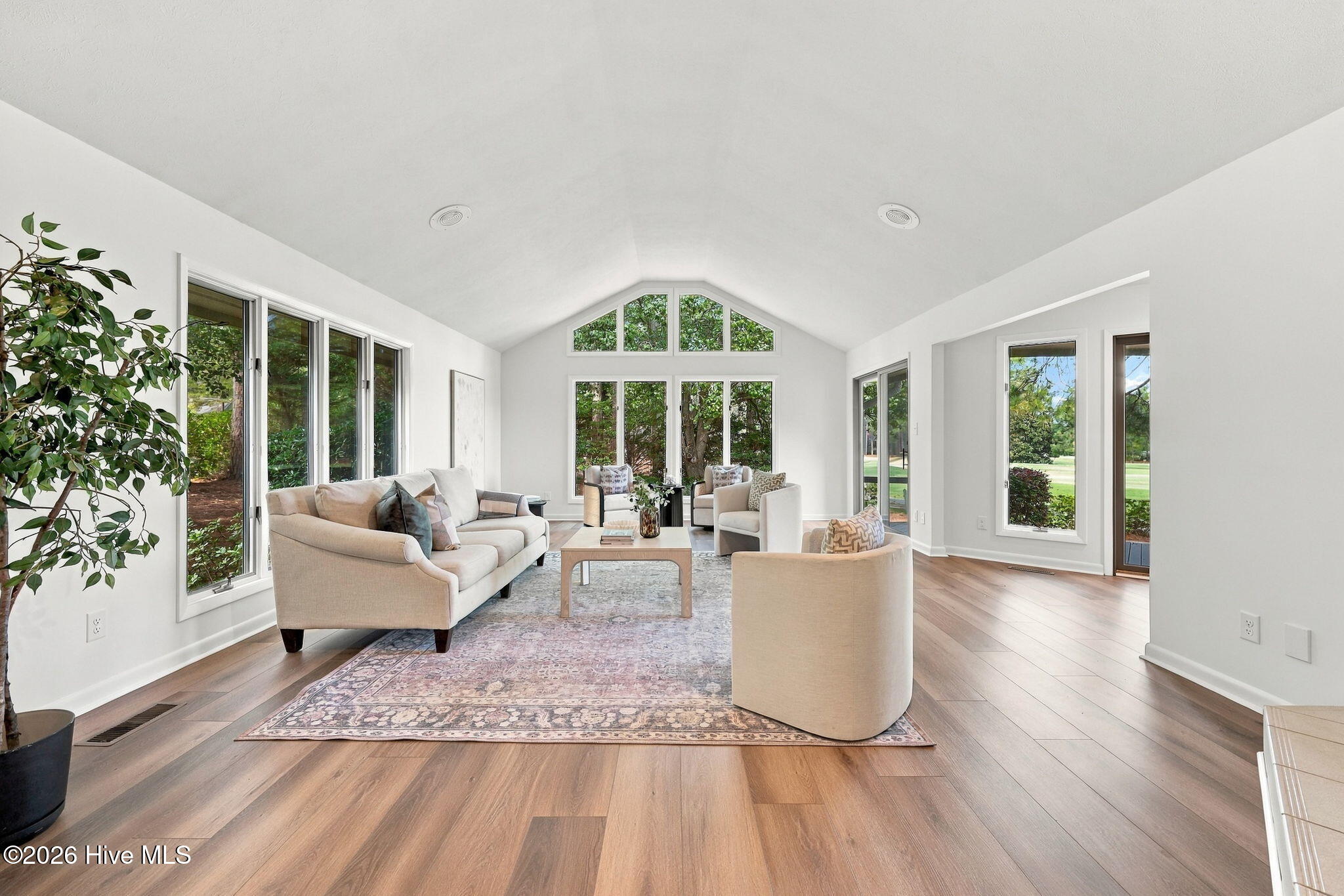 25 Lake Hills Road