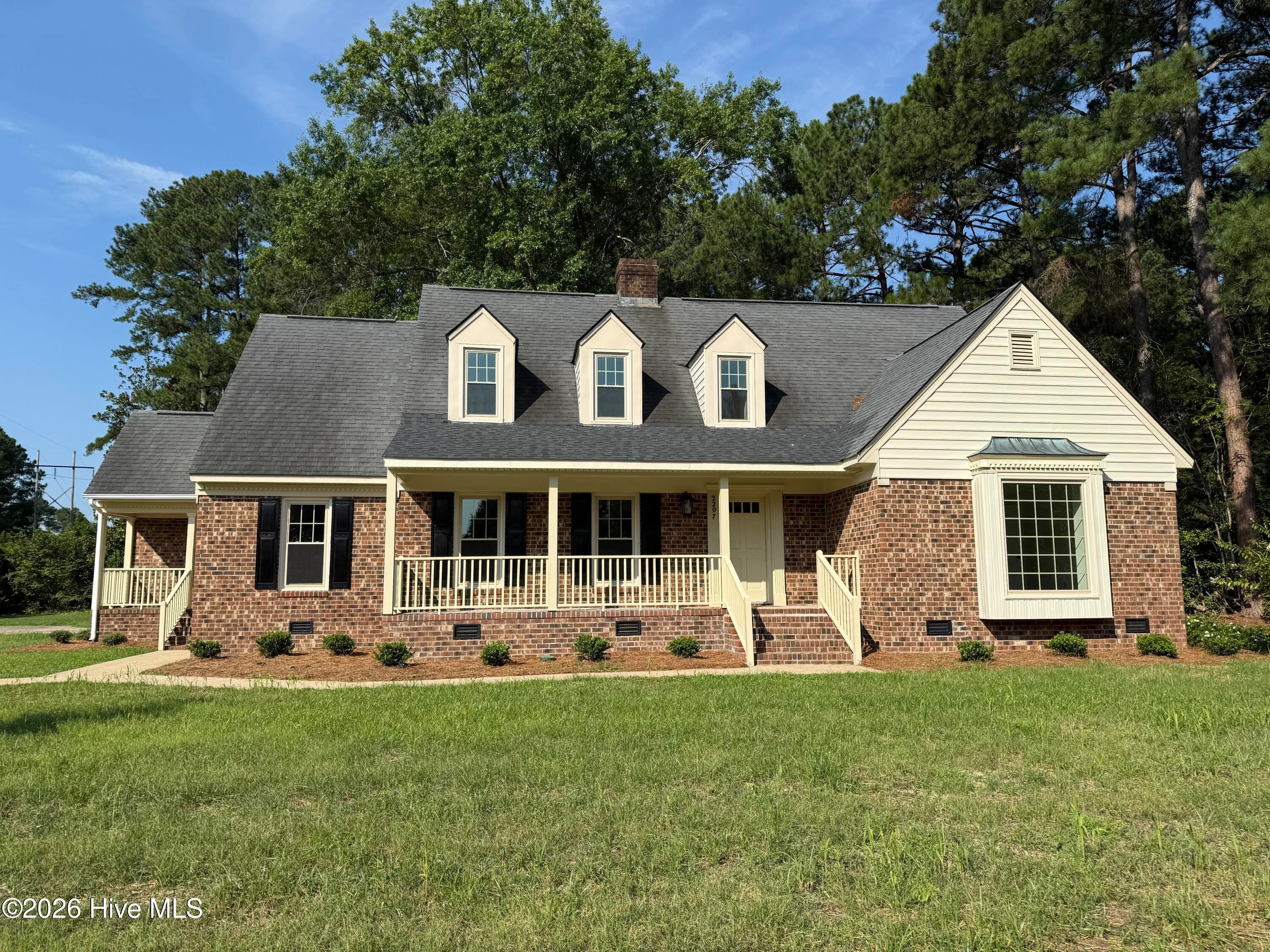 2207 Greenwich Lane NW
