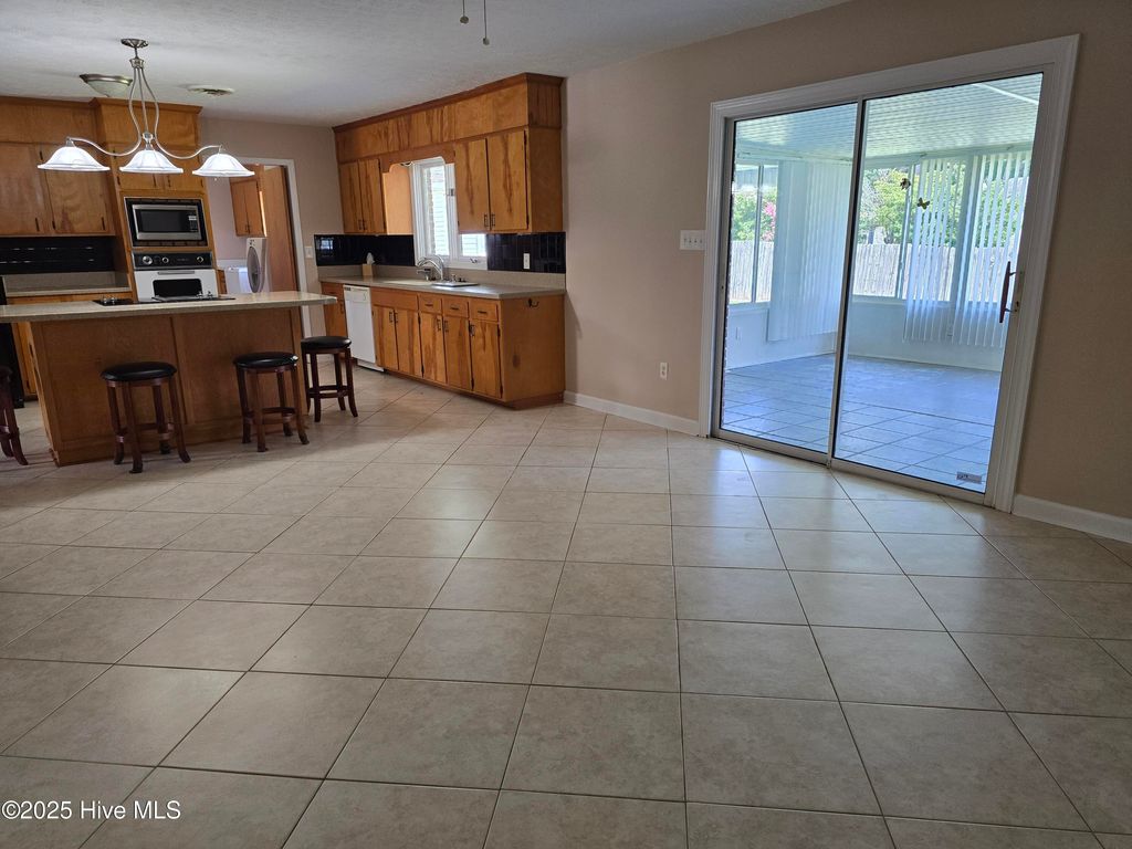 Photo of 401 Flemington Drive, Lake Waccamaw, NC 28450 (MLS # 100527387)