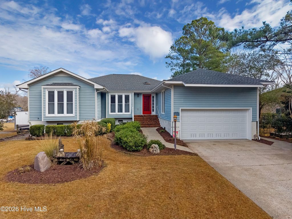 Photo of 104 Outrigger Road, New Bern, NC 28562 (MLS # 100546340)