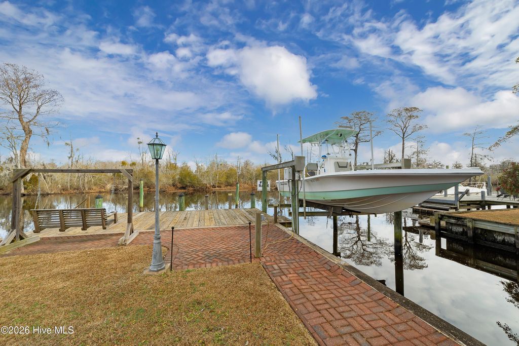 Photo of 104 Outrigger Road, New Bern, NC 28562 (MLS # 100546340)