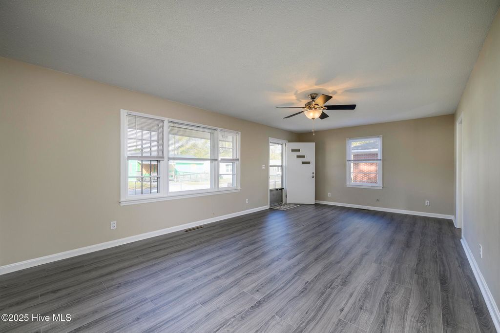 Photo of 517 Ruth Avenue, New Bern, NC 28560 (MLS # 100546087)