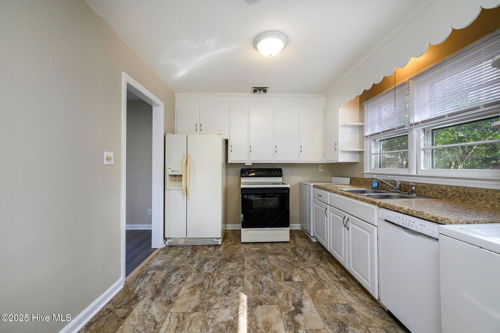 Photo of 517 Ruth Avenue, New Bern, NC 28560 (MLS # 100546087)