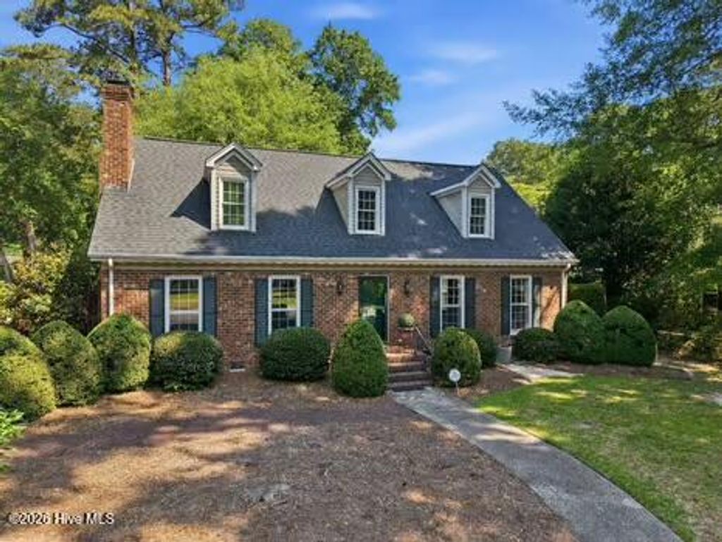 Photo of 114 Williamsburg Drive, Greenville, NC 27858 (MLS # 100575824)