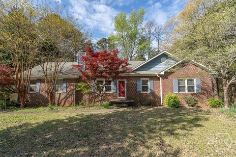 Homes For Sale - 120 Meadowlark Court<br/> Bogart, GA 30622