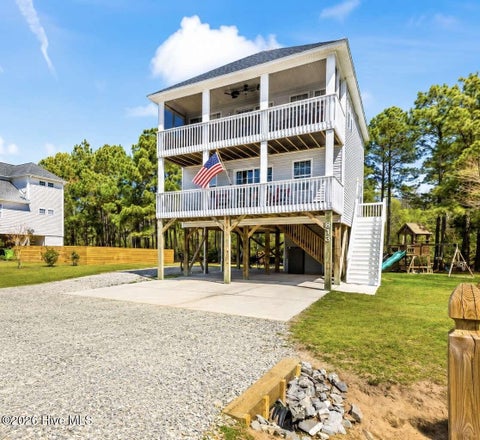 Homes For Sale - 813 Driftwood Drive<br/> Pender County, Hampstead, NC 28443