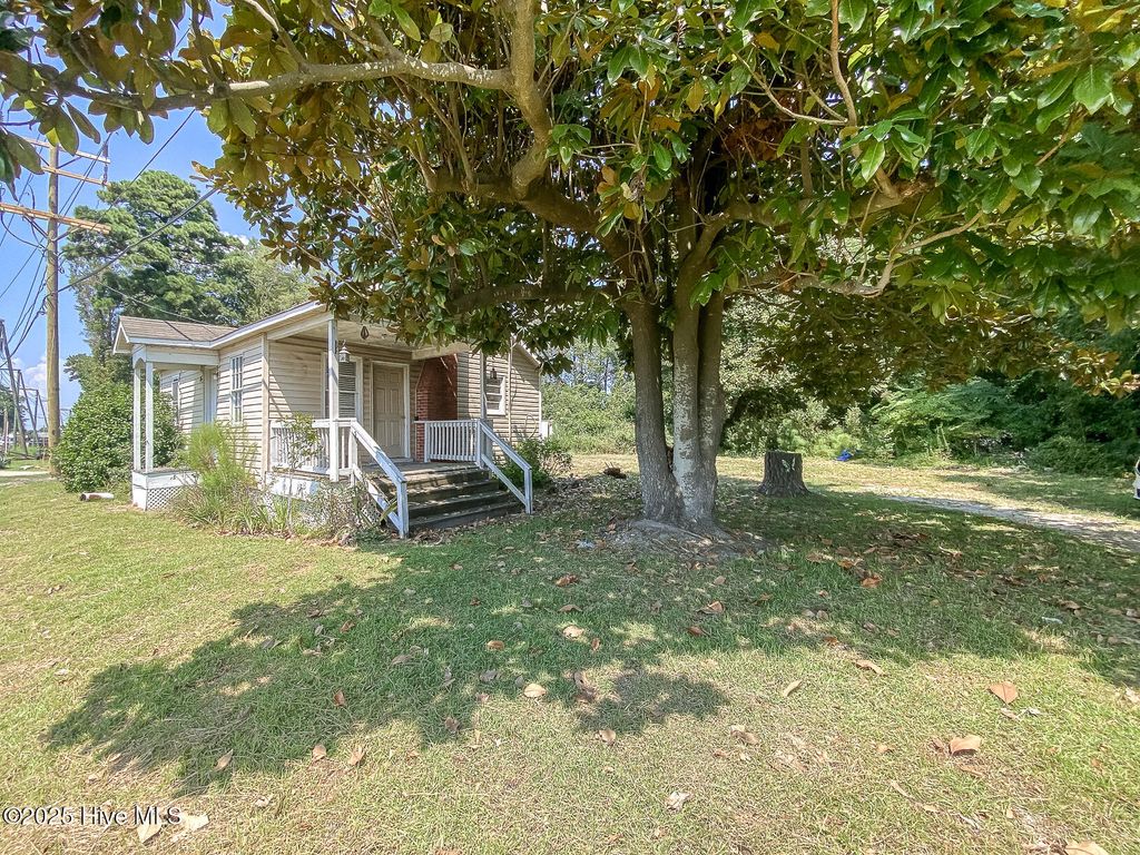 Photo of 8533 Caratoke Highway, Powells Point, NC 27966 (MLS # 100567109)