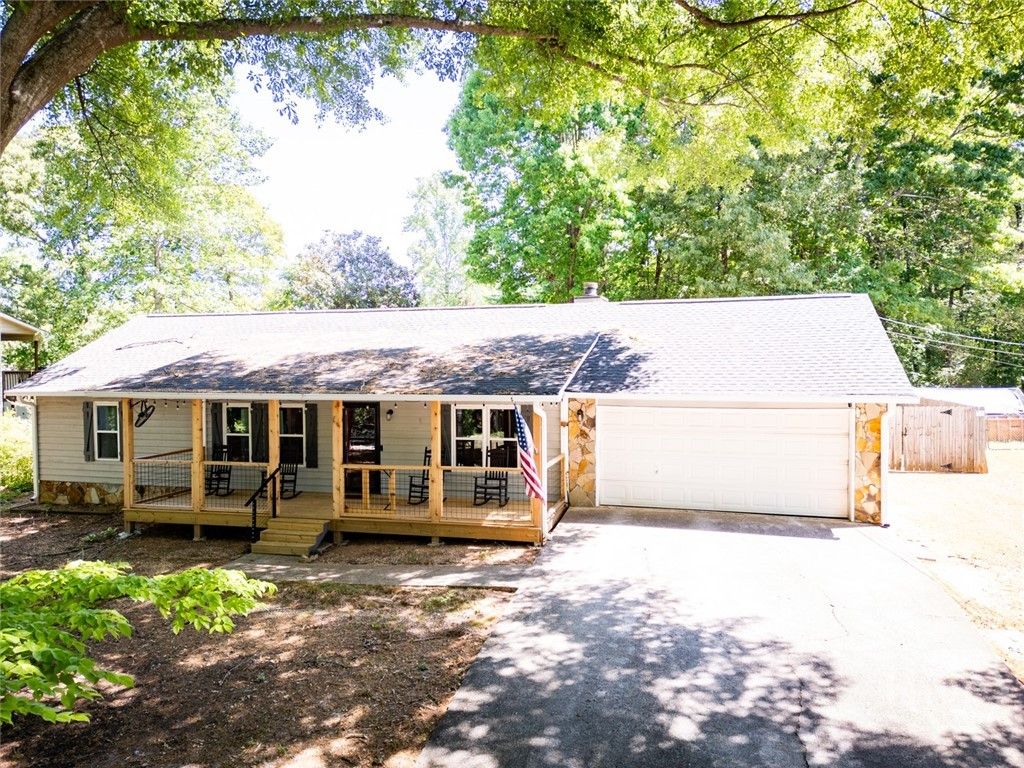 Photo of 3997 Stacy Lane, Snellville, GA 30039 (MLS # CL353993)