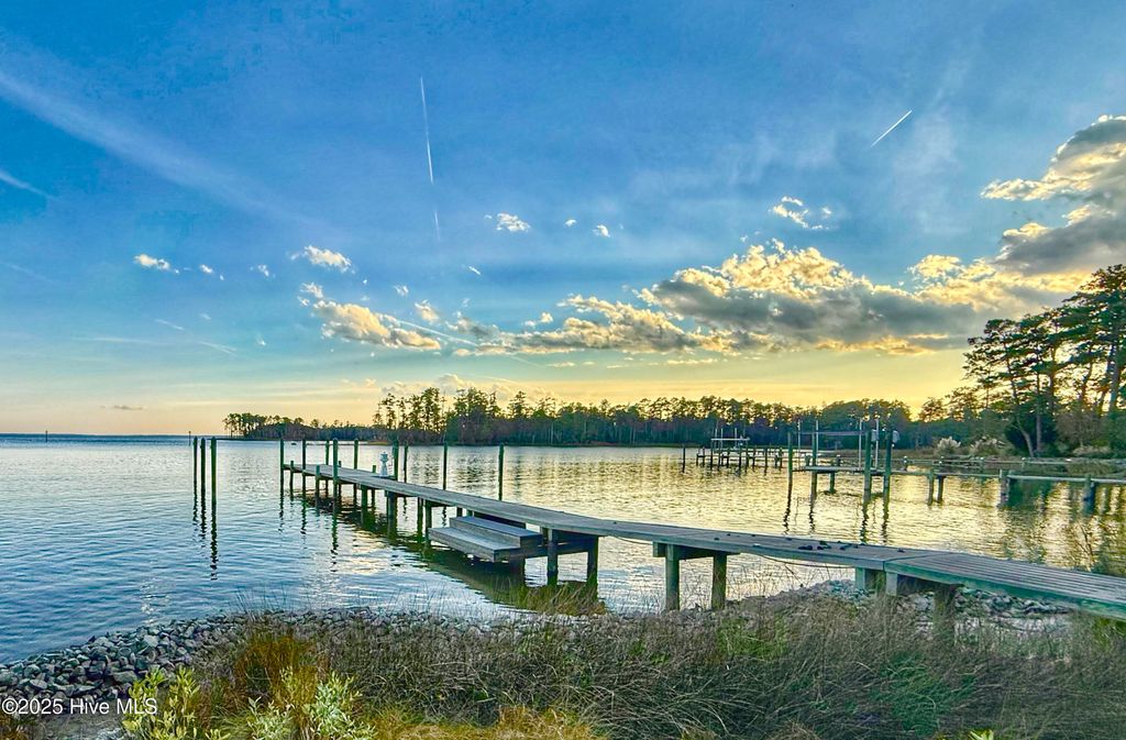 Photo of 385 Peninsula Drive, Oriental, NC 28571 (MLS # 100539879)