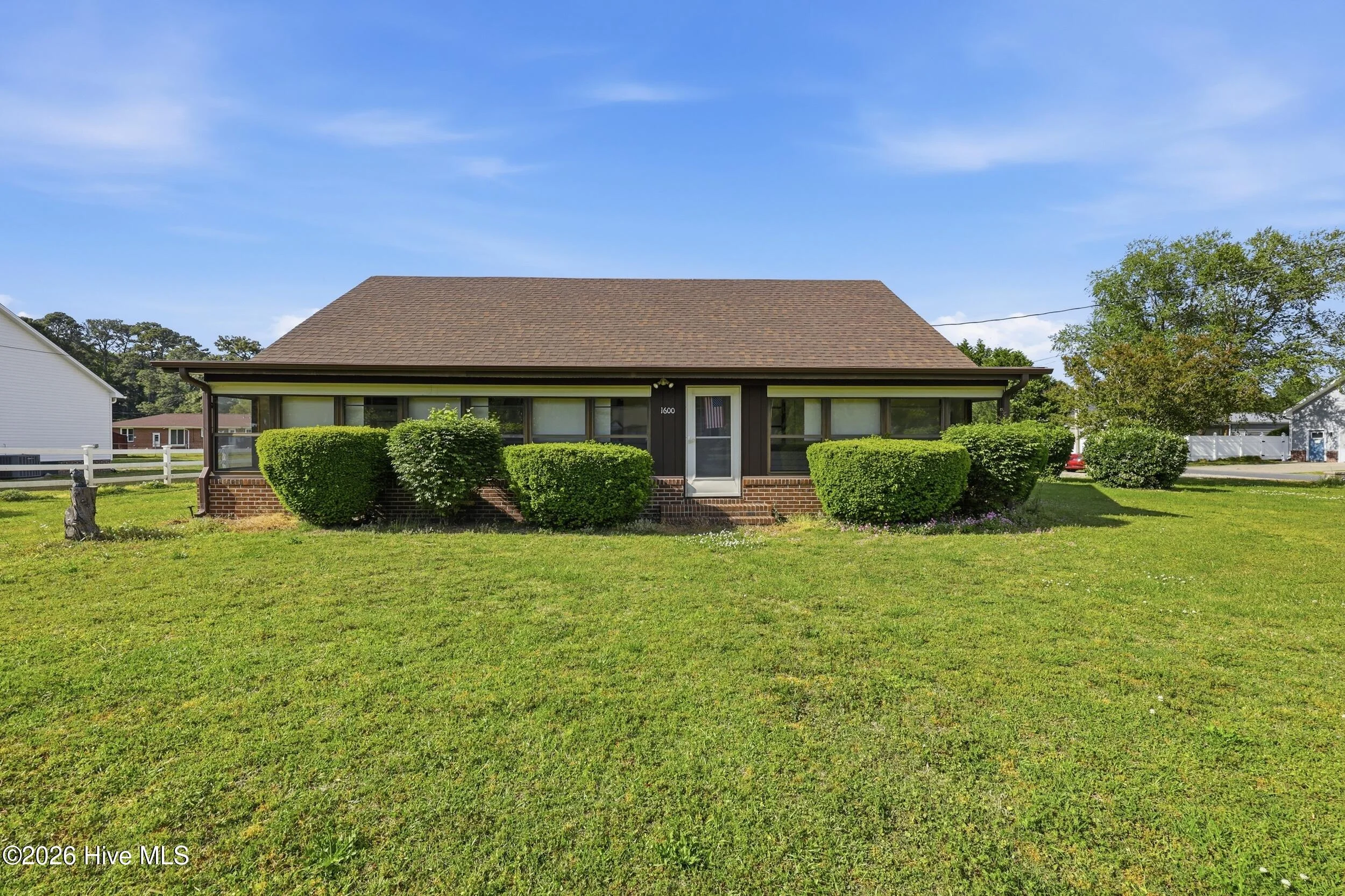 1600 W Main Ext