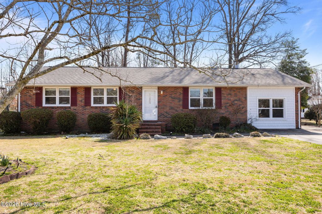 Photo of 2909 Northwoods Drive, Jacksonville, NC 28540 (MLS # 100558216)